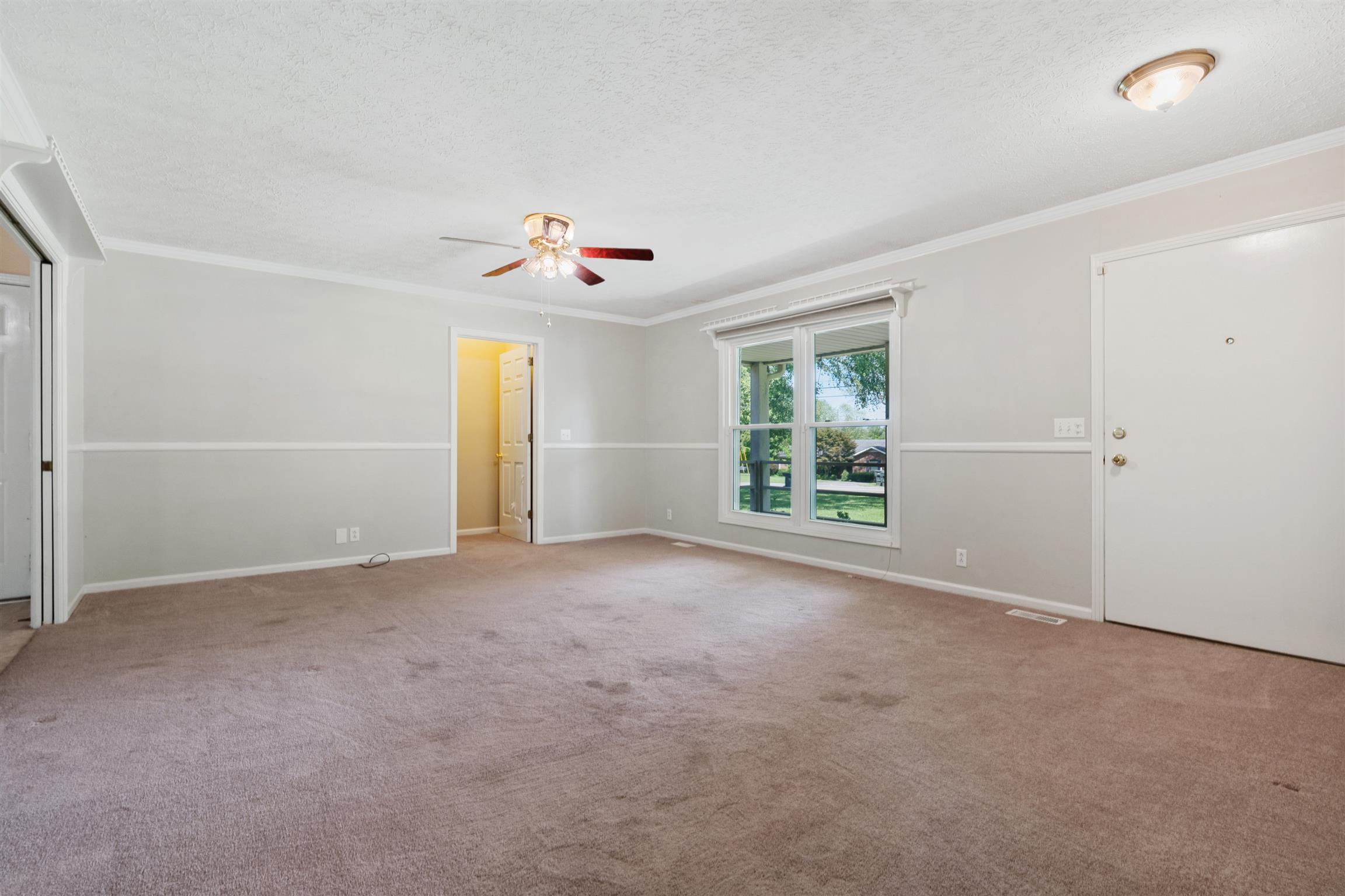 5338 New Chapel Road Springfield, TN 37172 - Photo 8 of 22 an empty room with windows and closet