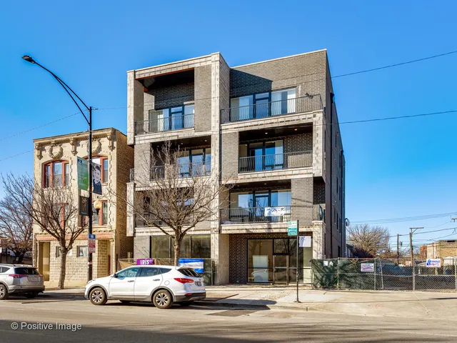 $3,049 | 2518 West Division Street, Unit NE, Chicago, IL 60622