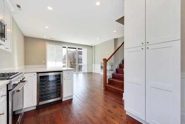 $3,049 | 2518 West Division Street, Unit NE, Chicago, IL 60622