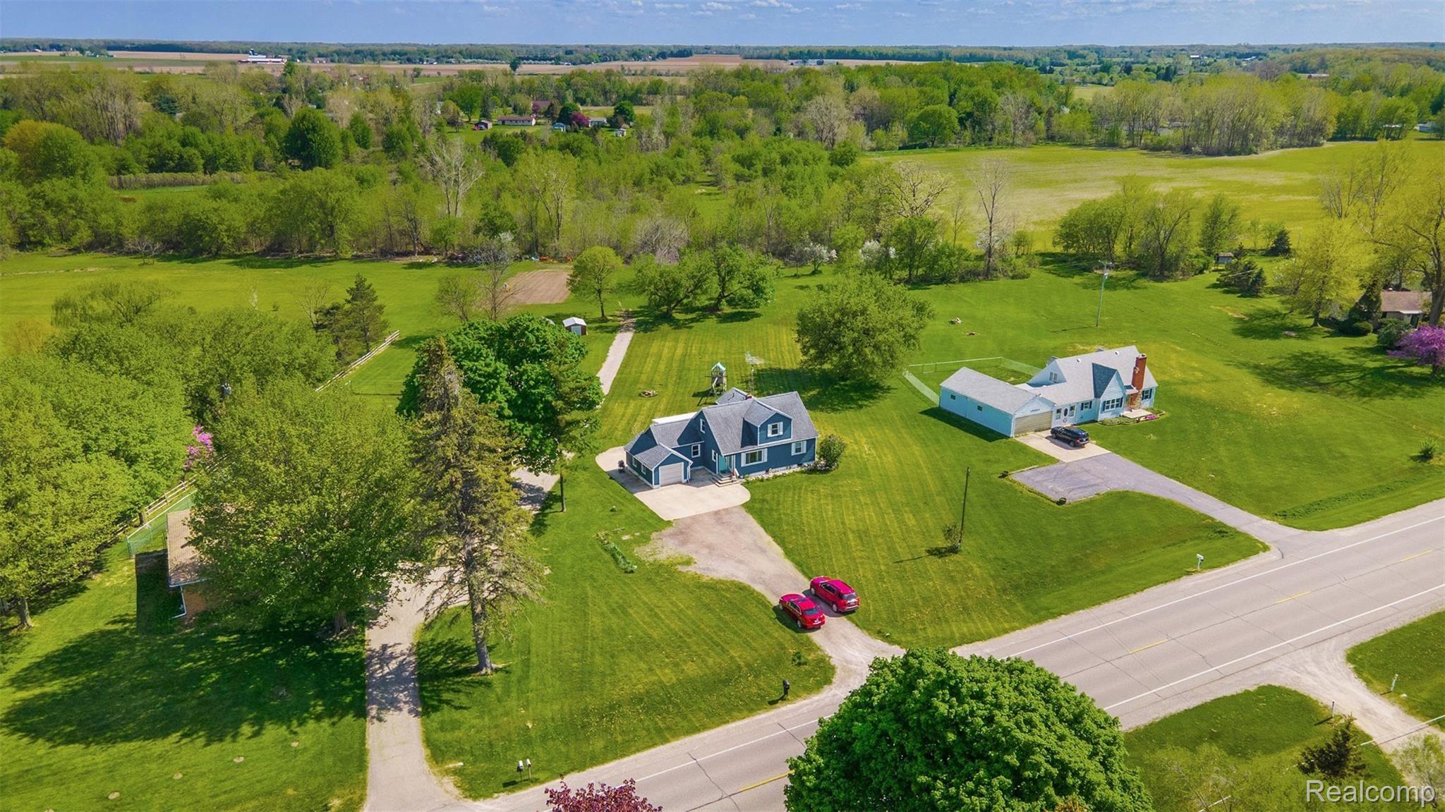 10864 Lansing Road Durand, MI 48429 - Photo 2 of 46 2.jpg