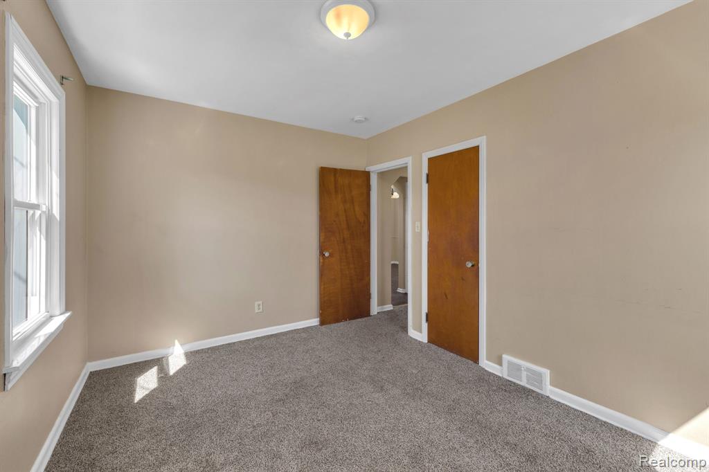 24901 Joy Road Dearborn Heights, MI 48127 - Photo 15 of 44
