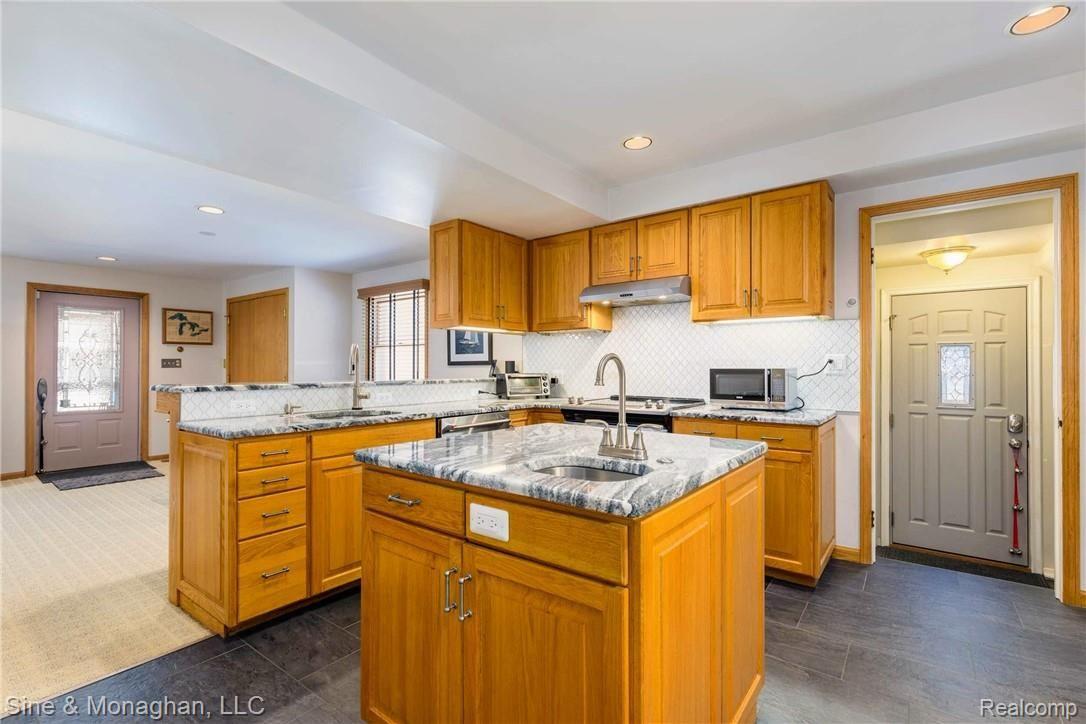 164 Ridgemont Road Grosse Pointe, MI 48236 - Photo 12 of 40 164 Ridgemont Rd-12.jpg