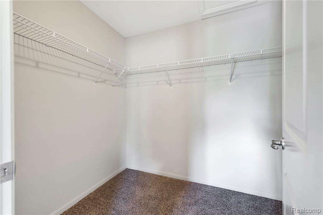 13635 Stamford Road Belleville, MI 48111 - Photo 28 of 40 Master Closet