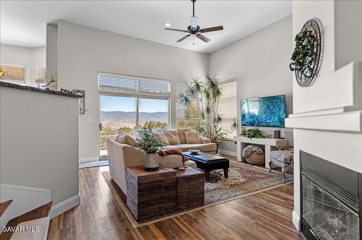25901 Columbia Way Tehachapi, CA 93561 - Photo 4 of 44 20-6Y9A3430