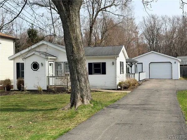 $174,900 | 5893 Lakeview Terrace, Hamburg, NY 14085