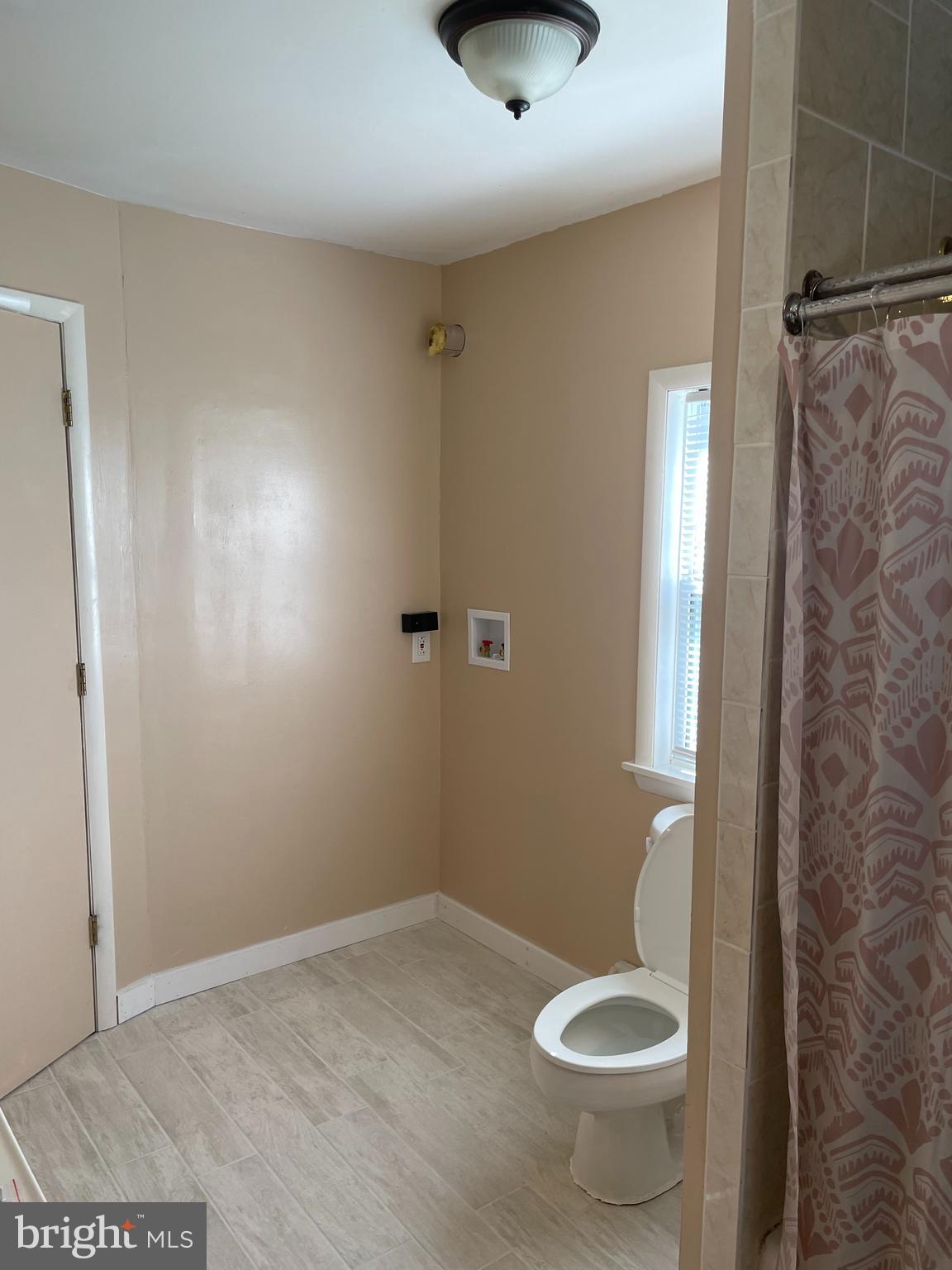 465 Prospect Road Springfield, PA 19064 - Photo 11 of 19 2nd floor bath laundry hookup