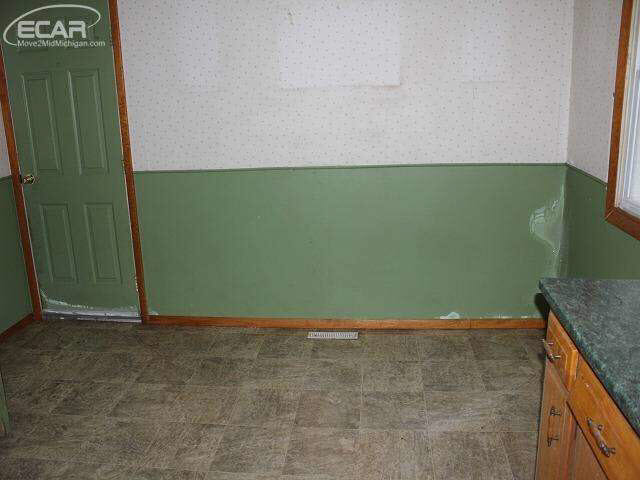 11615 Vernon Road Bancroft, MI 48414 - Photo 14 of 18 20458447-14.JPG