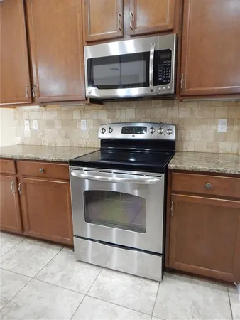 $318,000 | 5716 Kingletsound, Lithia, FL 33547