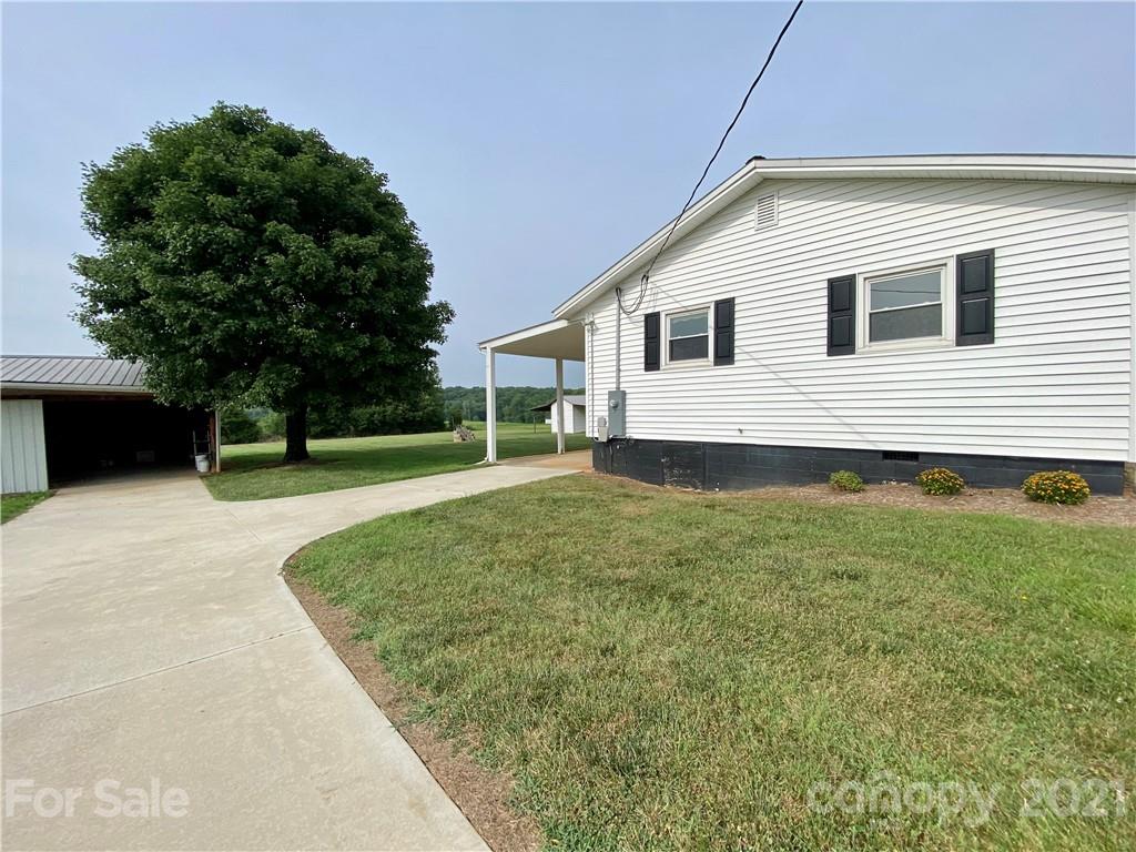 127 Countryside Road Harmony, NC 28634 - Photo 4 of 27 a view of a house with a backyard