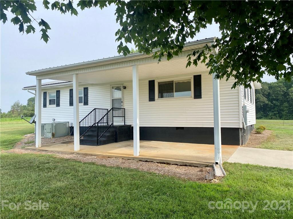127 Countryside Road Harmony, NC 28634 - Photo 5 of 27 a view of a house with backyard
