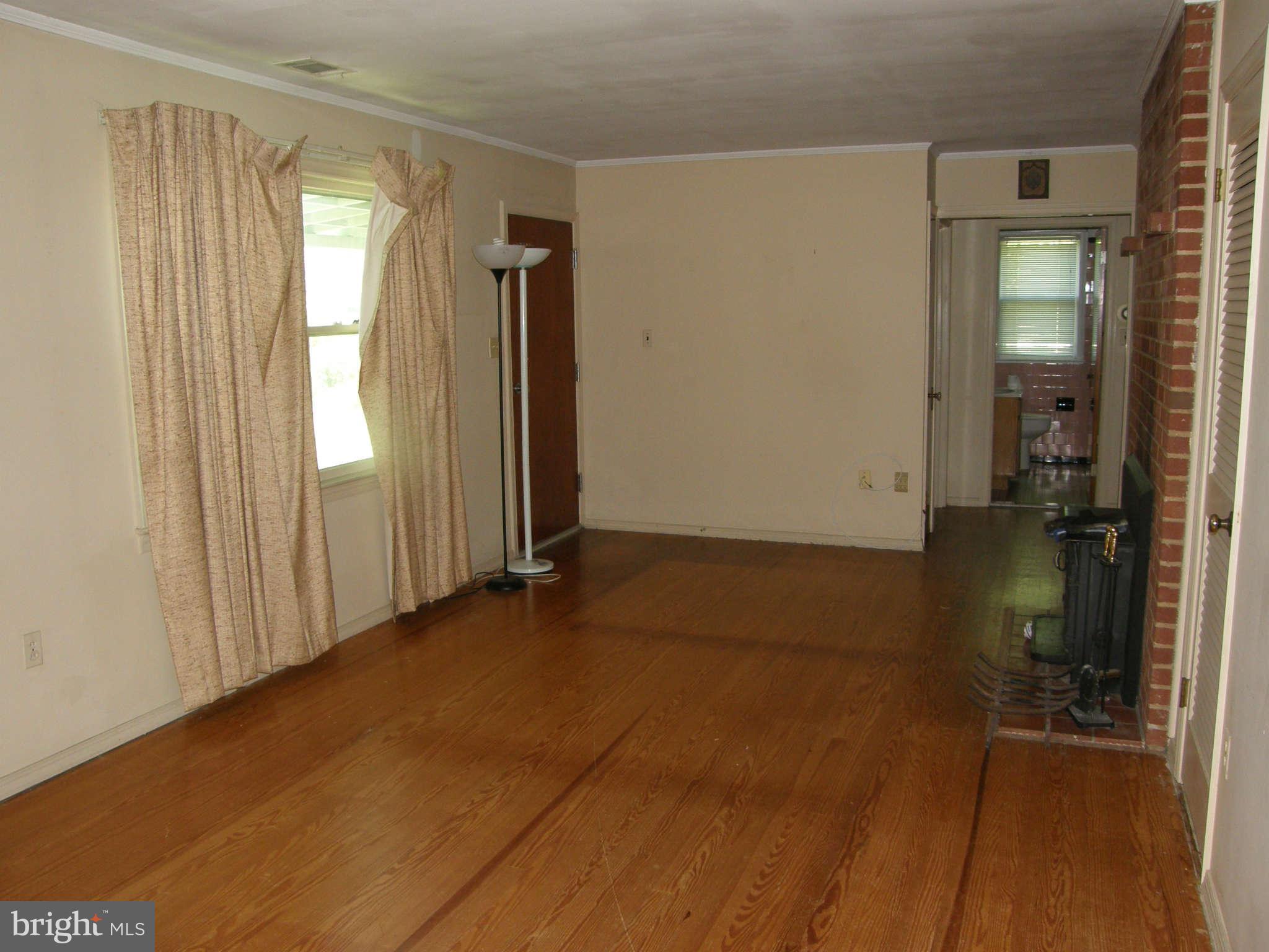 1085 Rodgers Road Churchton, MD 20733 - Photo 8 of 15 Living Room
