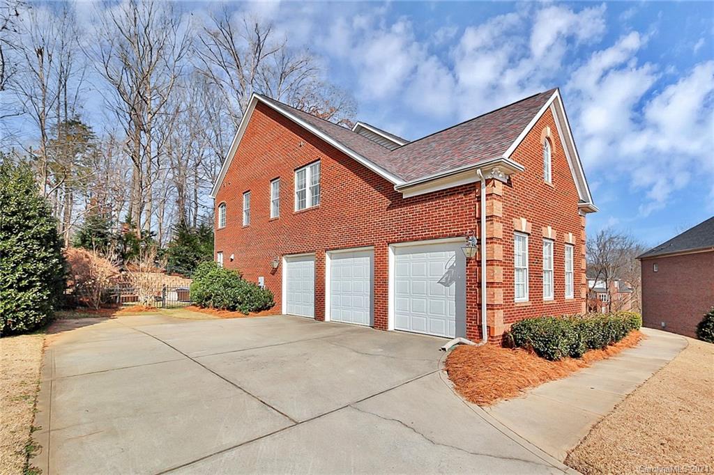 195 Melbourne Drive Fort Mill, SC 29708 - Photo 2 of 46