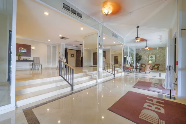 $345,000 | 5600 North Flagler Drive, Unit 904, West Palm Beach, FL 33407