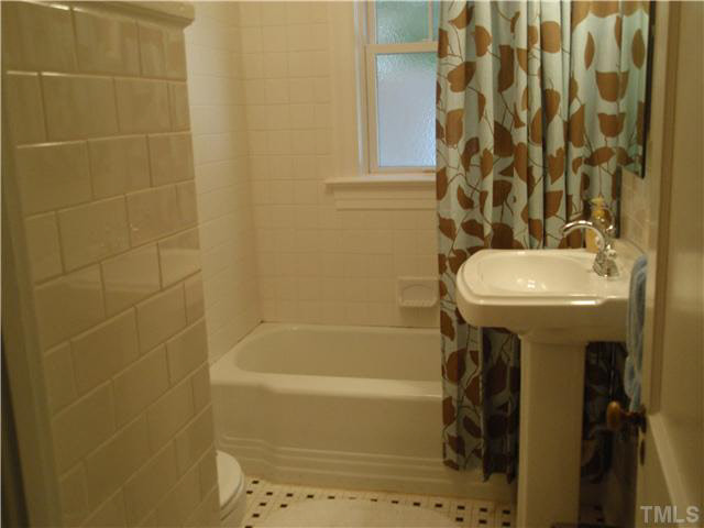304 Brooks Avenue Raleigh, NC 27607 - Photo 9 of 14 Bathroom