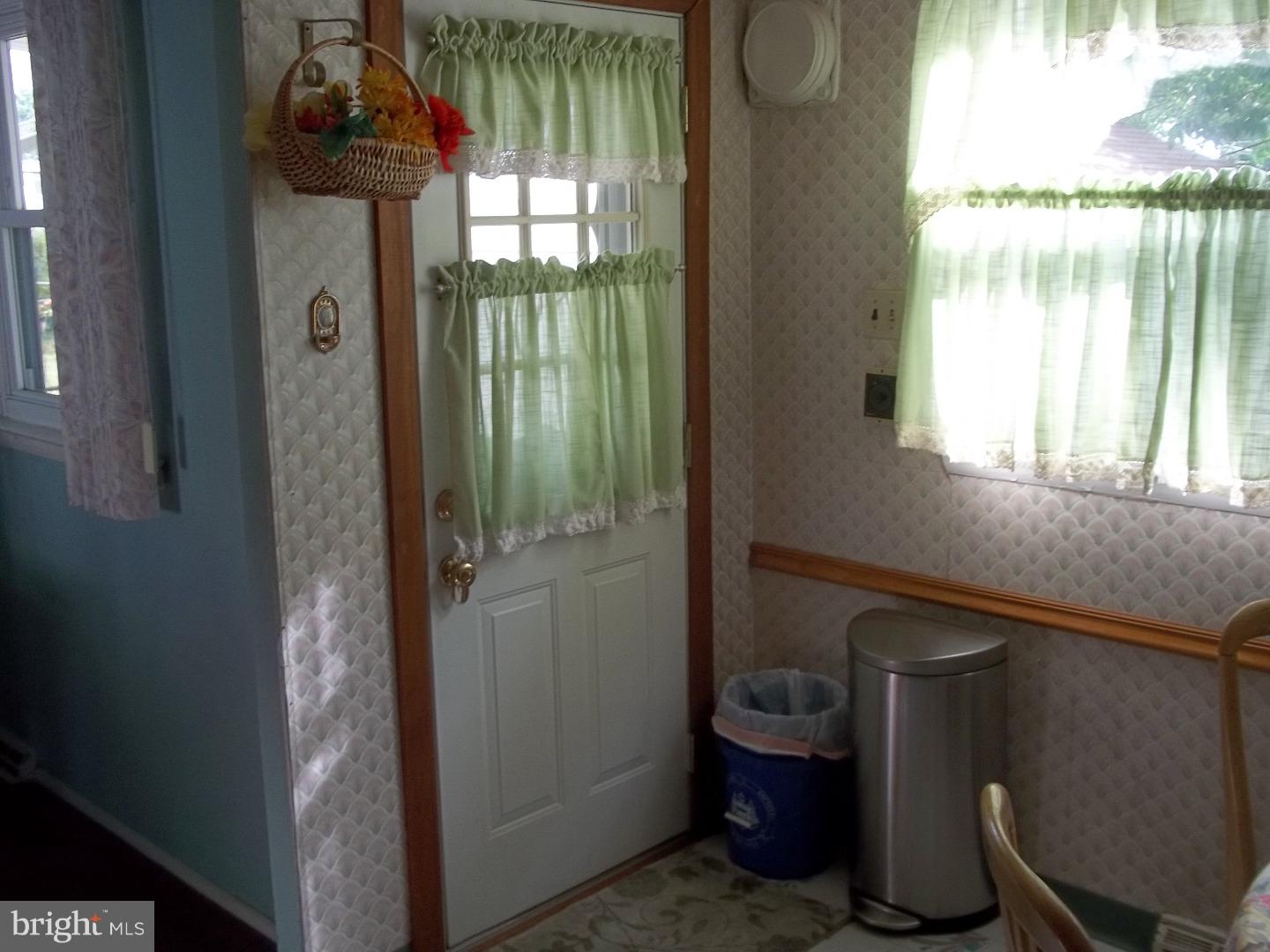 9718 Chapel Road Philadelphia, PA 19115 - Photo 9 of 23 Kitchen
