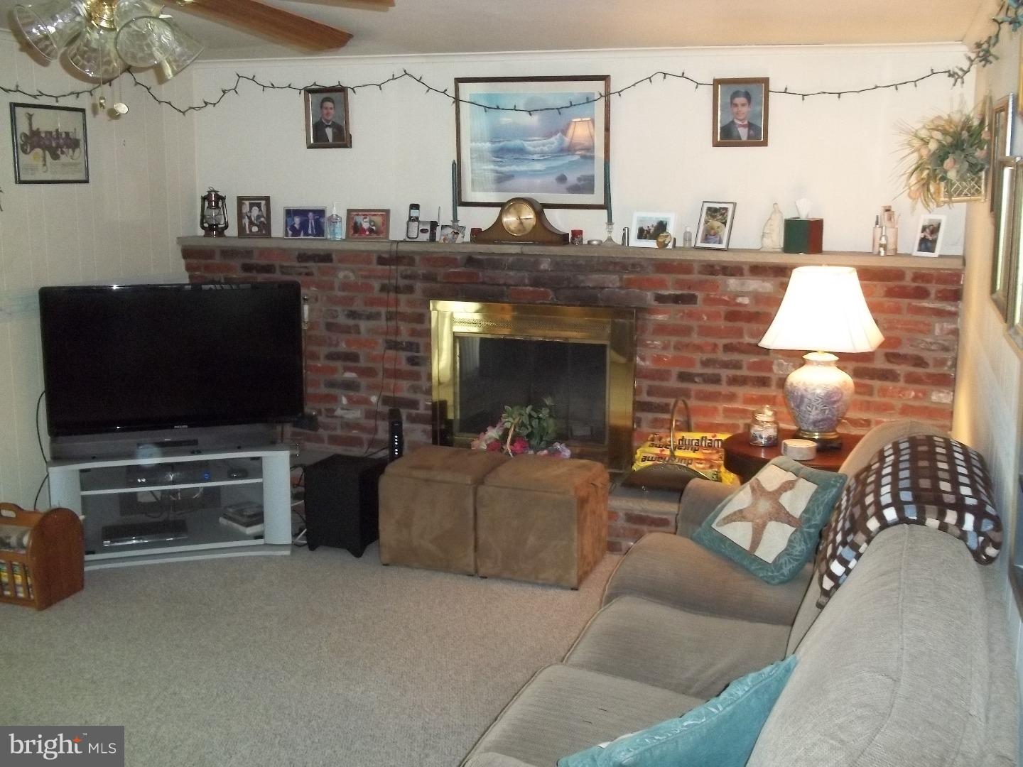 9718 Chapel Road Philadelphia, PA 19115 - Photo 10 of 23 Family Room