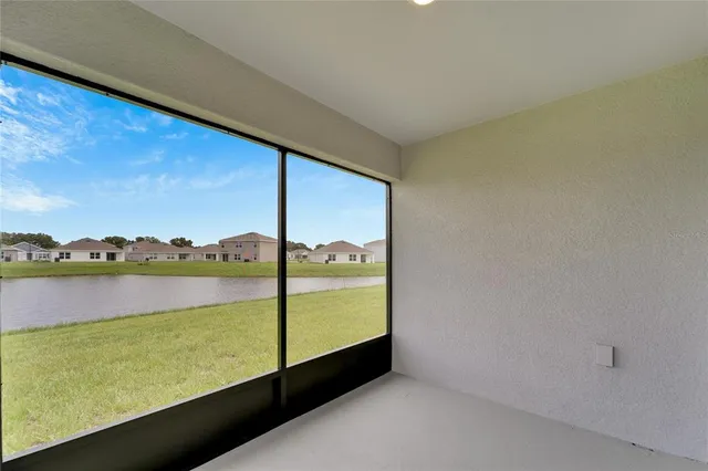 a view of outdoor space yard and balcony