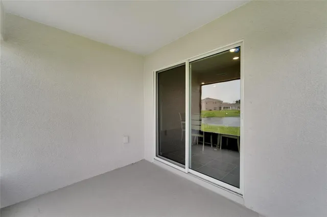 a view of a house with yard and porch
