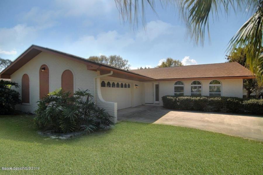 2600 Reed Avenue Melbourne, FL 32901 - Photo 1 of 14 Meticulous Front and back yard