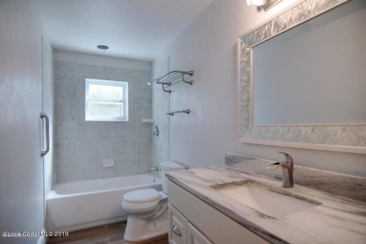 2600 Reed Avenue Melbourne, FL 32901 - Photo 13 of 14 Guest bathroom