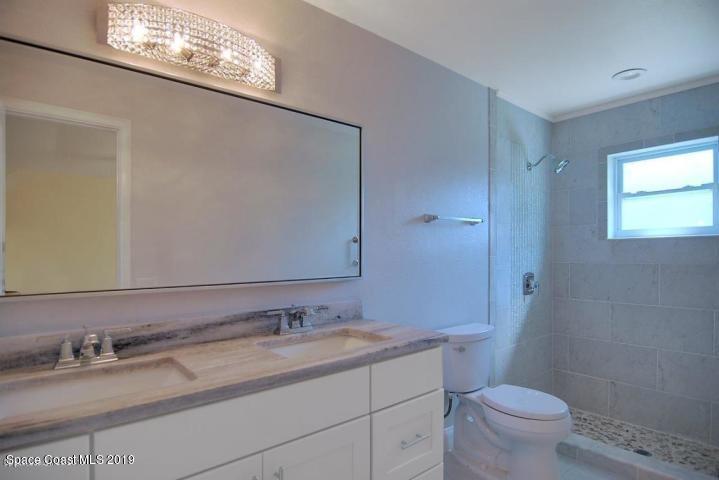 2600 Reed Avenue Melbourne, FL 32901 - Photo 9 of 14 Master Bathroom