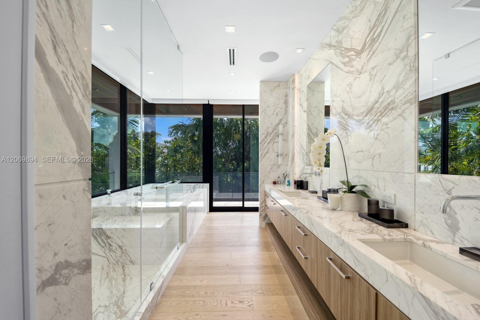 6015 North Bay Road Miami Beach, FL 33140 - Photo 21 of 40 Gallery Image 21