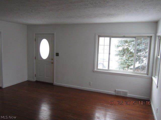 1431 Gordon Road Lyndhurst, OH 44124 - Photo 5 of 10