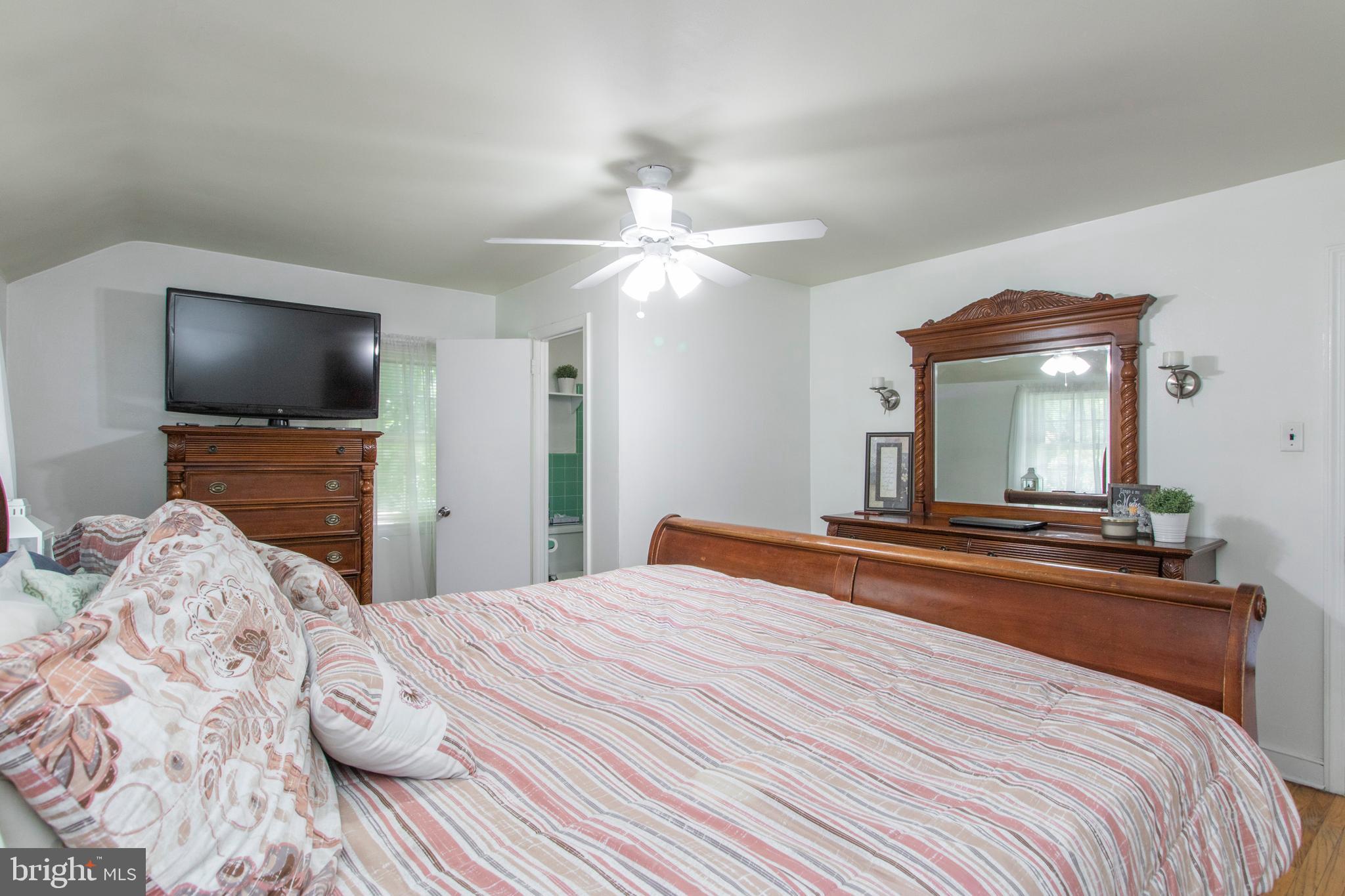 28 Lanfair Road Cheltenham, PA 19012 - Photo 26 of 40 Master Bedroom