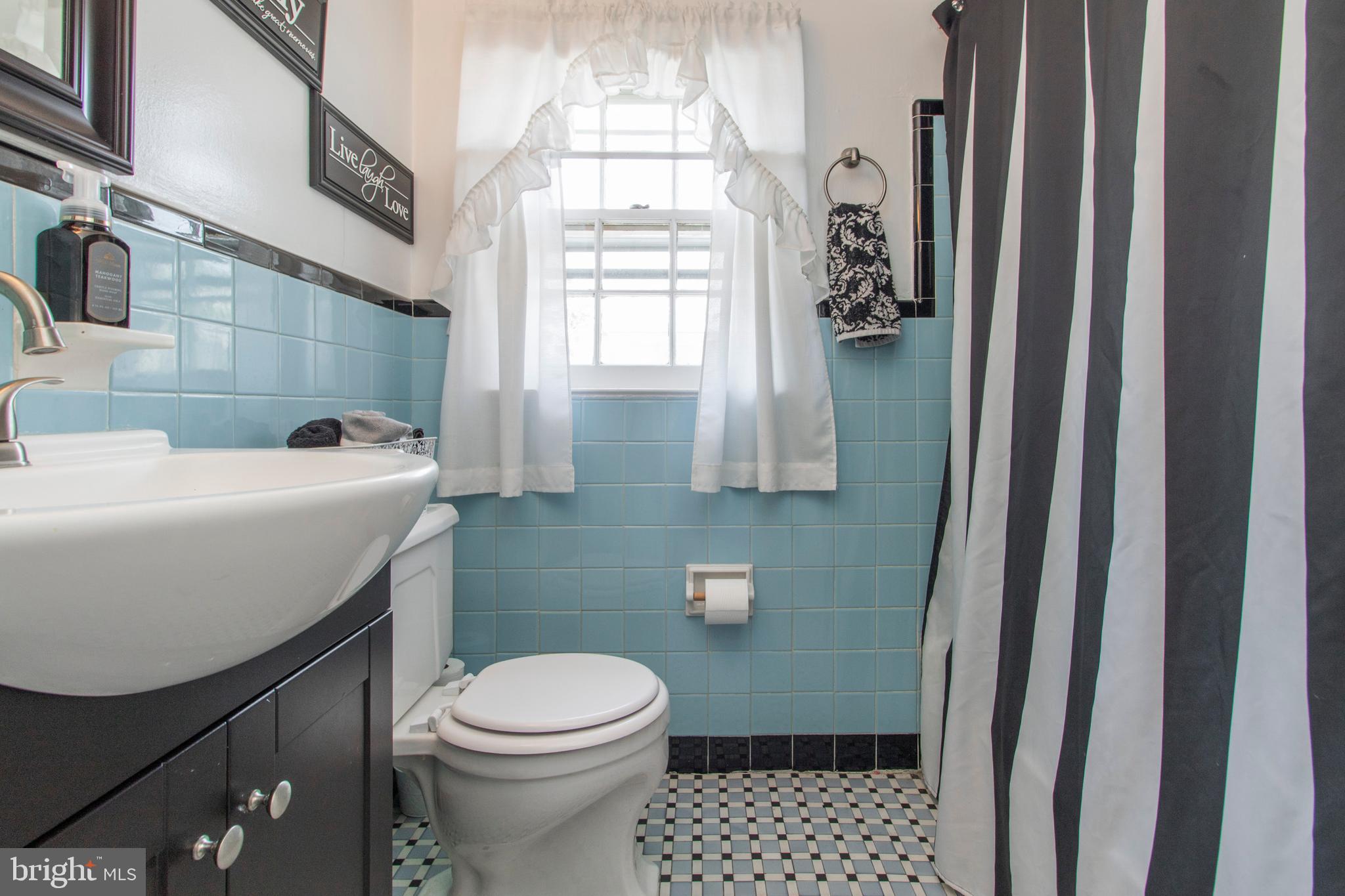 28 Lanfair Road Cheltenham, PA 19012 - Photo 32 of 40 Hall Bathroom