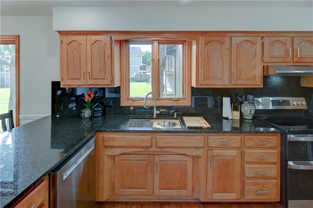 1103 Brookside Place Raymore, MO 64083 - Photo 13 of 93