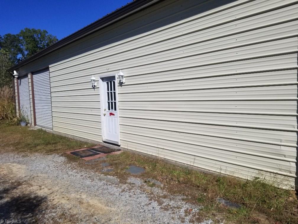 6817 Dresden Road High Point, NC 27263 - Photo 3 of 15 Front of building