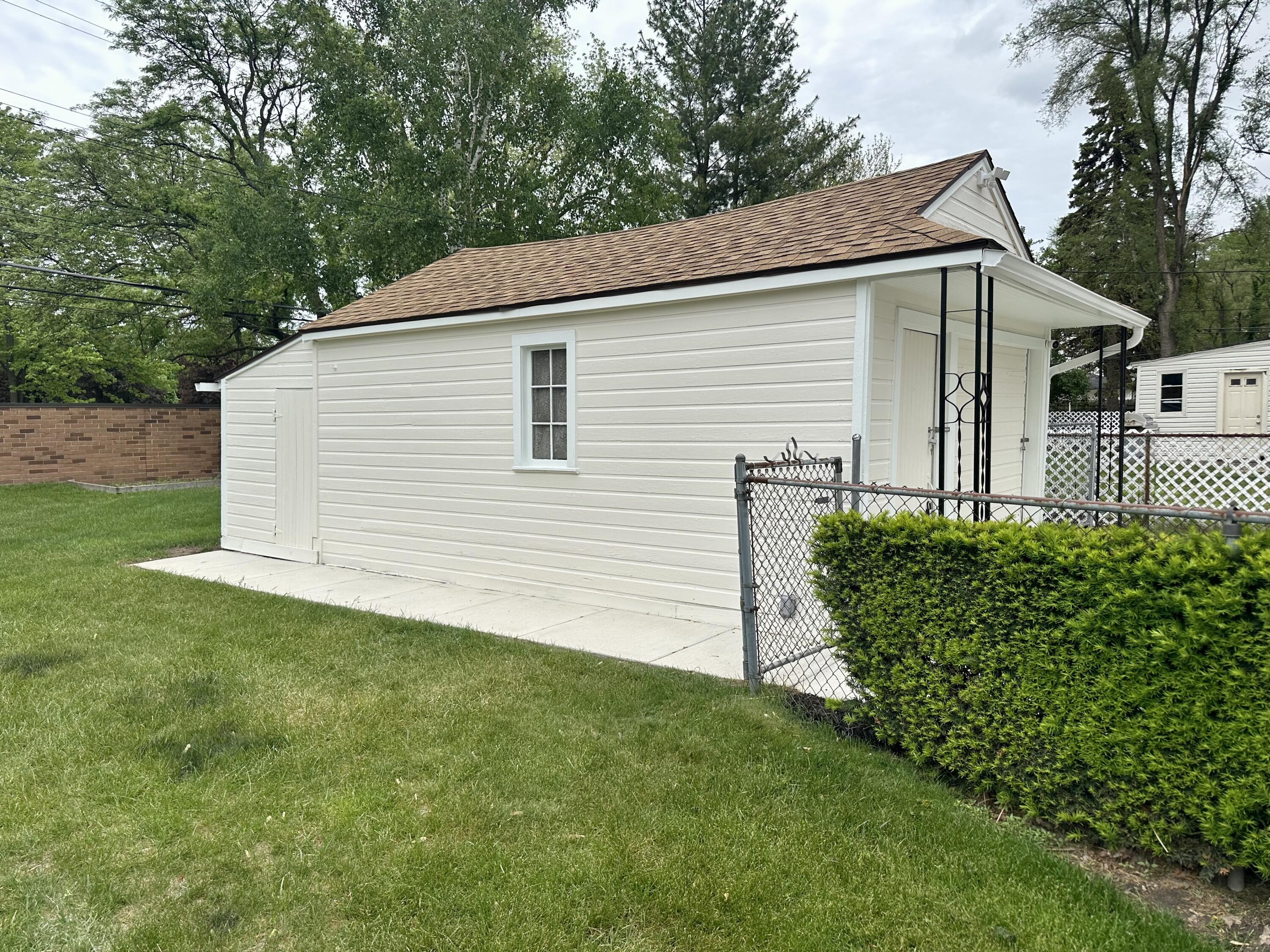 2360 Harvard Road Berkley, MI 48072 - Photo 9 of 54 IMG_8275