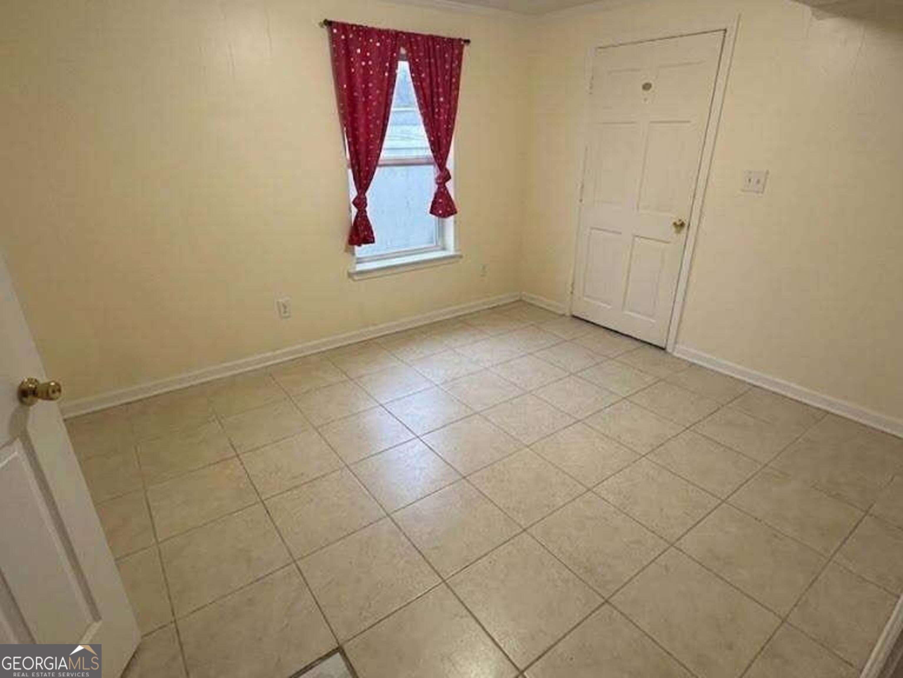 6052 Pinecreek Road Forest Park, GA 30297 - Photo 9 of 12 an entryway view with a fan