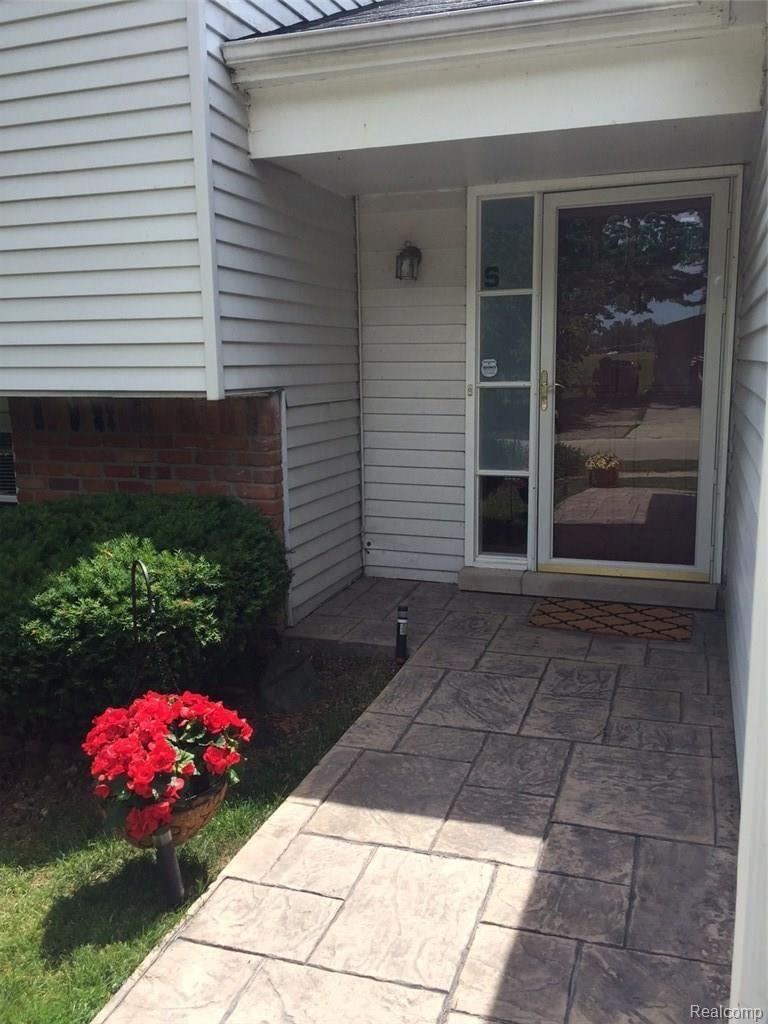 41717 Cherry Hill Road Novi, MI 48375 - Photo 3 of 41 Front entryway.