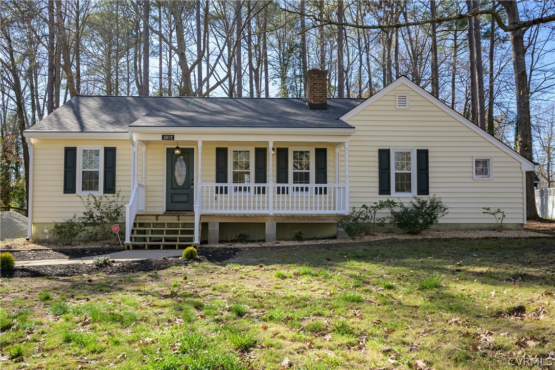 a view of house with a yard