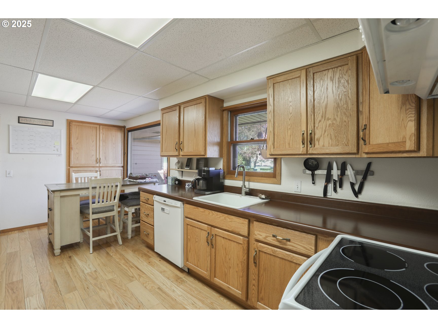 52379 Southwest 4th Street Scappoose, OR 97056 - Photo 4 of 35 Kitchen