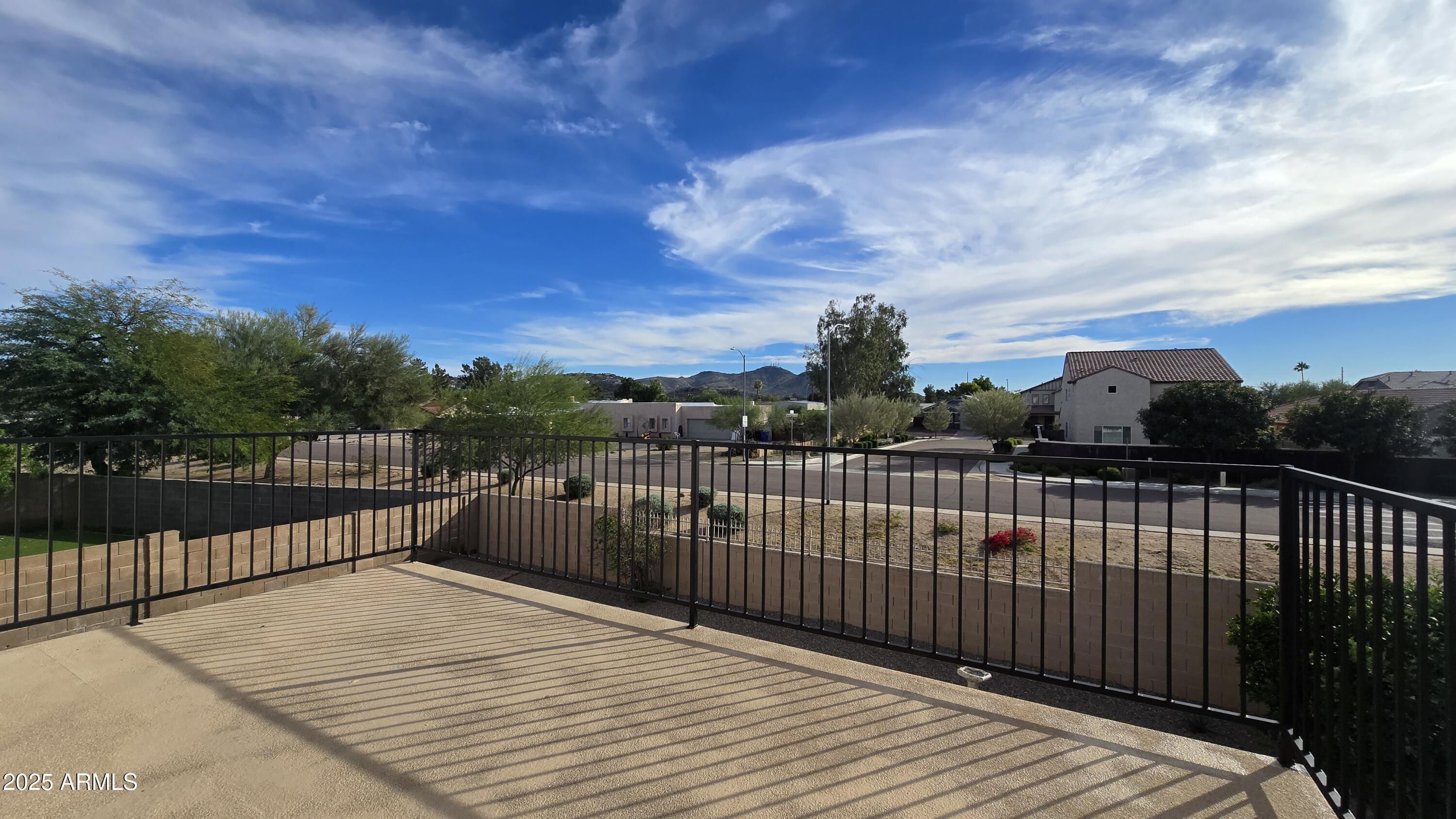 2119 West Tracy Lane Phoenix, AZ 85023 - Photo 18 of 31 a terrace view