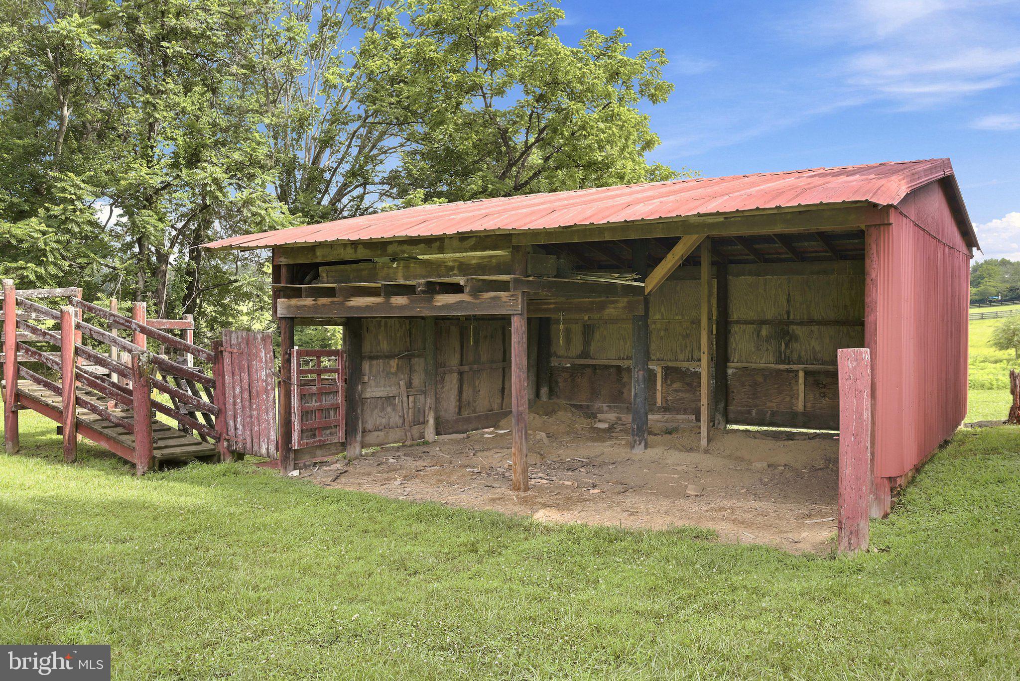 17751 Harmony Church Road Hamilton, VA 20158 - Photo 56 of 66 Barn