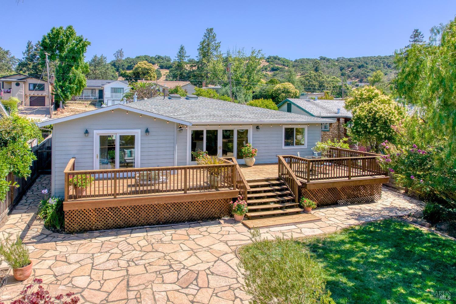649 Peach Street Novato, CA 94945 - Photo 4 of 29