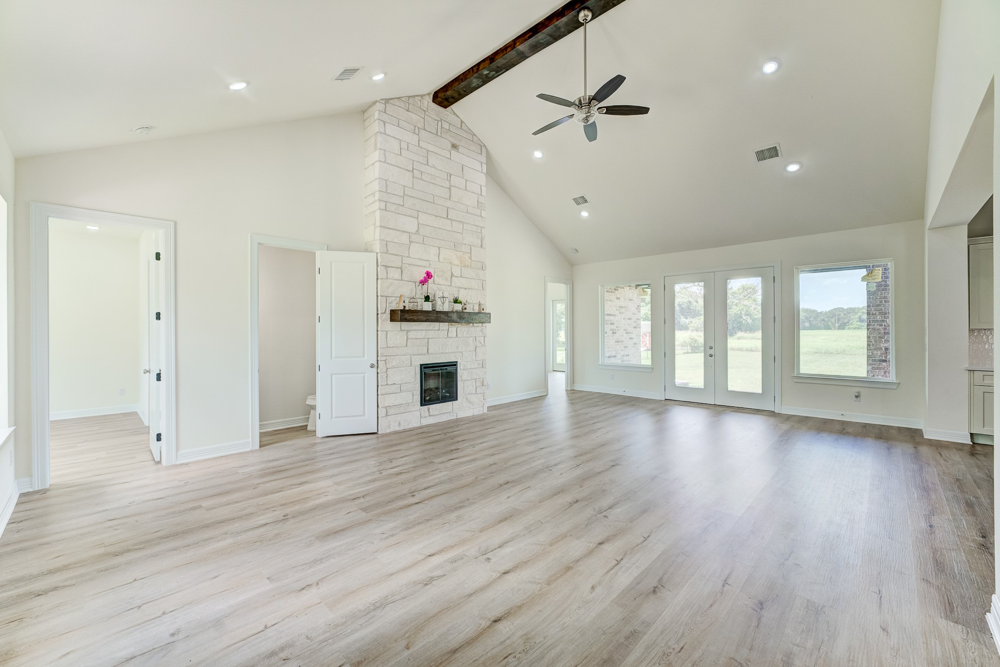 1720 Flintlock Court Angleton, TX 77515 - Photo 12 of 45 Living room