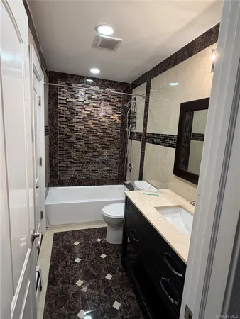 $3,850 | 168 Robinwood Avenue, Hempstead, NY 11550