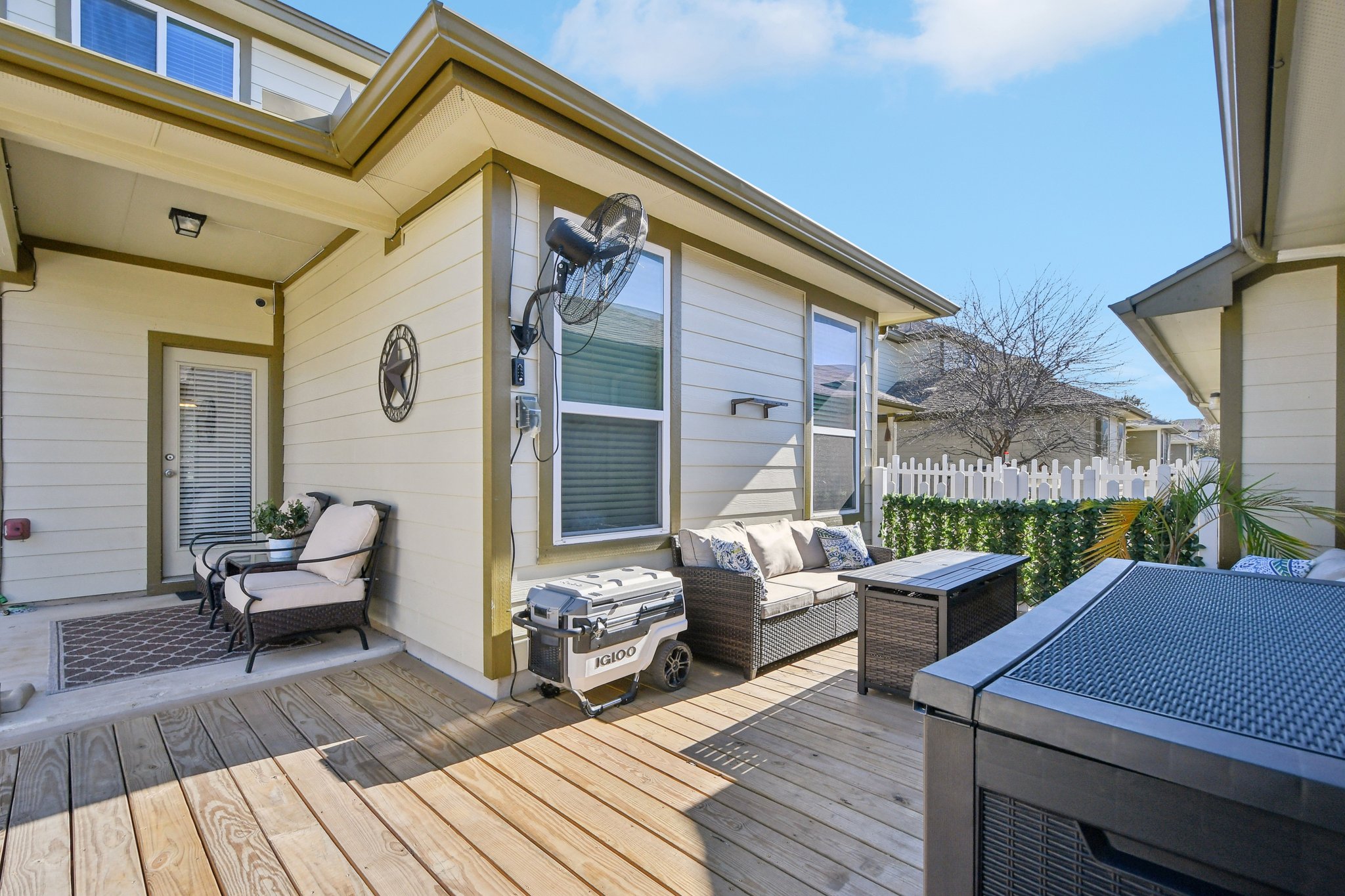 616 Lookout Tree Lane Round Rock, TX 78664 - Photo 26 of 39 Deck with outdoor furniture