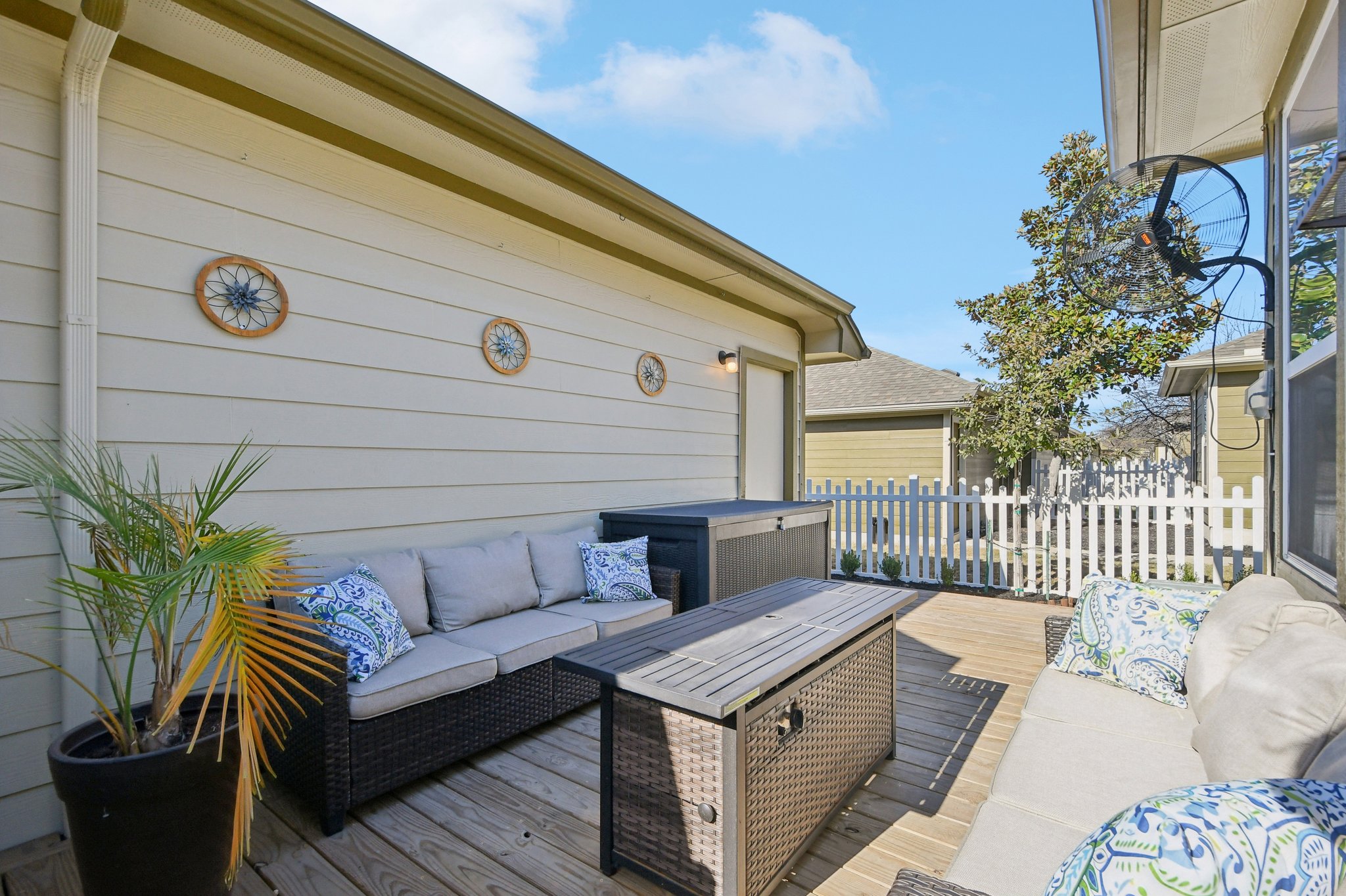 616 Lookout Tree Lane Round Rock, TX 78664 - Photo 27 of 39 Wooden terrace featuring an outdoor living space