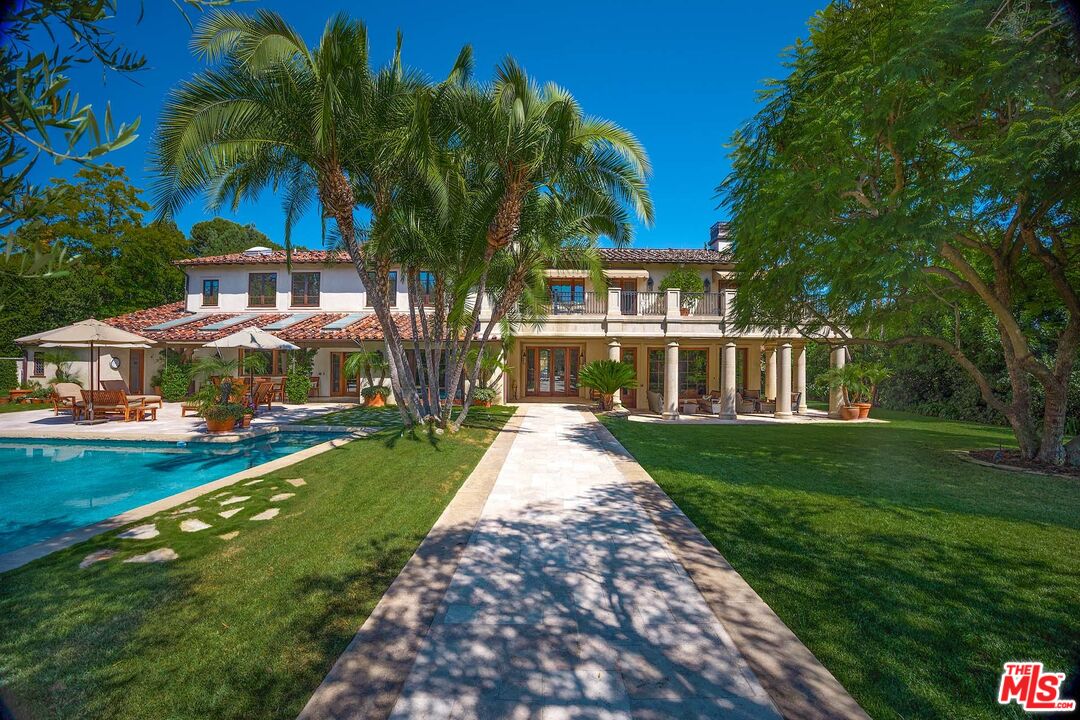 531 Barnaby Road Los Angeles, CA 90077 - Photo 4 of 28 a front view of a house with garden