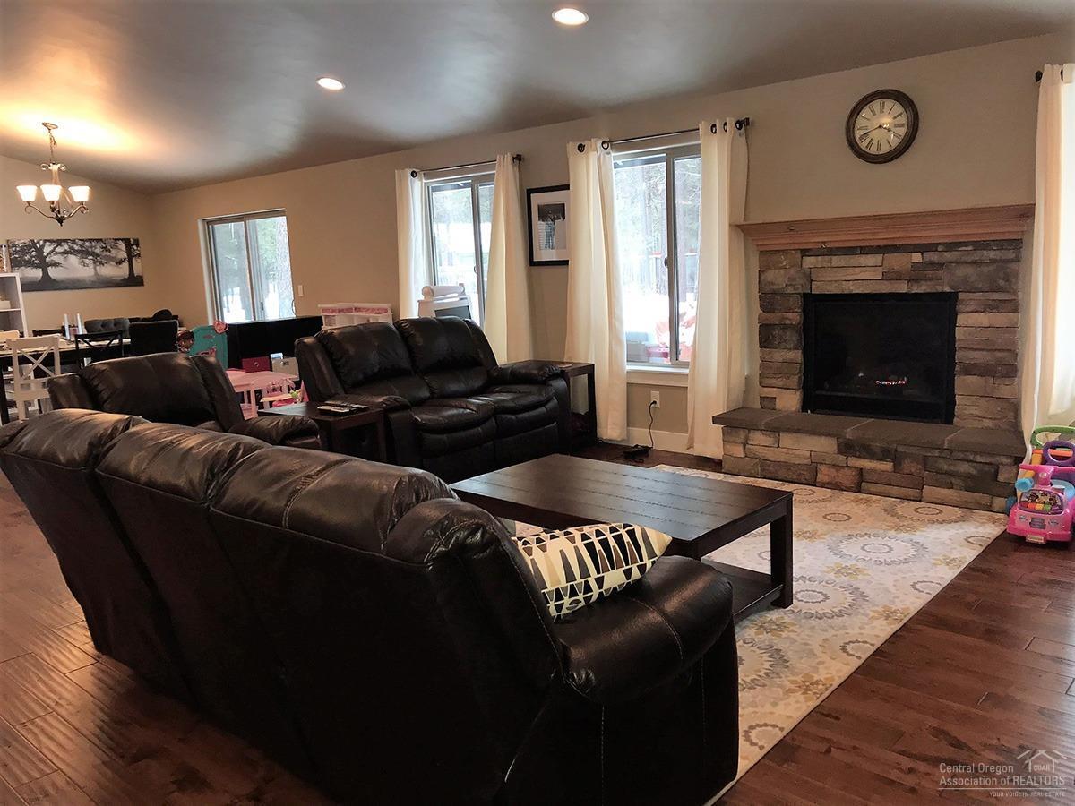 16923 Indio Road Bend, OR 97707 - Photo 3 of 25 Gallery Image 3