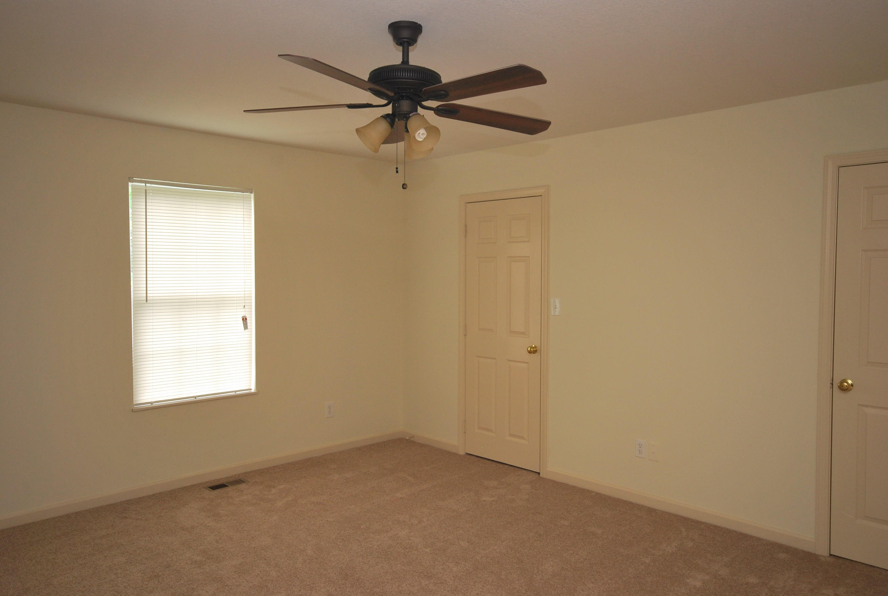 4413 Royalview Road Knoxville, TN 37921 - Photo 5 of 11 05