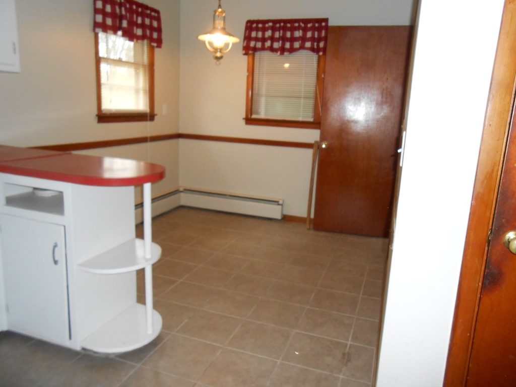 16 Varney Street Springfield, MA 01108 - Photo 4 of 6