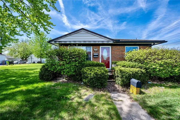 $275,000 | 26155 Groveland Street, Madison Heights, MI 48071
