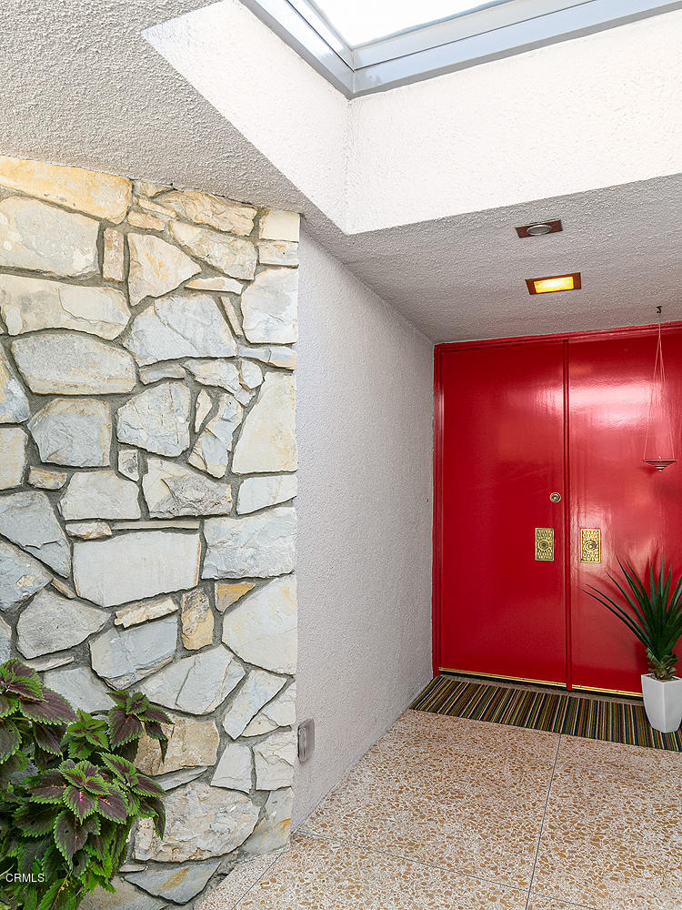 2044 Cricklewood Path Pasadena, CA 91107 - Photo 4 of 32 a view of an empty room