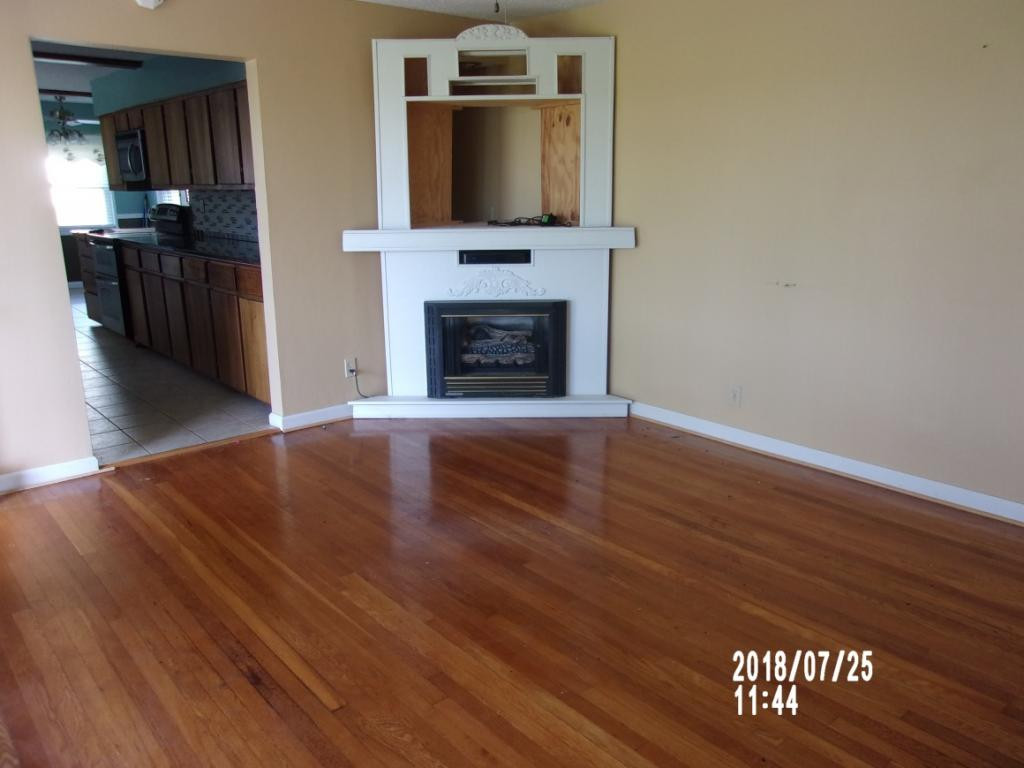 852 Gray Station Road Gray, TN 37615 - Photo 6 of 15 LIVING ROOM